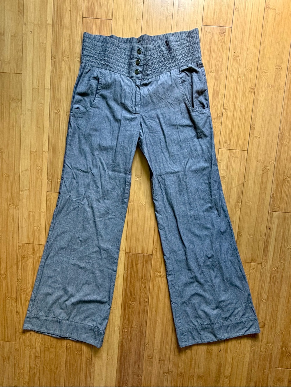 Geren Ford Chambray Top in Slate Gray with Light Blue Label